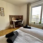 Business & Family Apartment, 90qm, Lift, Tg & Balkon Διαμέρισμα *