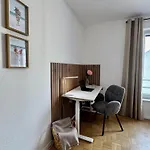 Business & Family Apartment, 90qm, Lift, Tg & Balkon Διαμέρισμα *