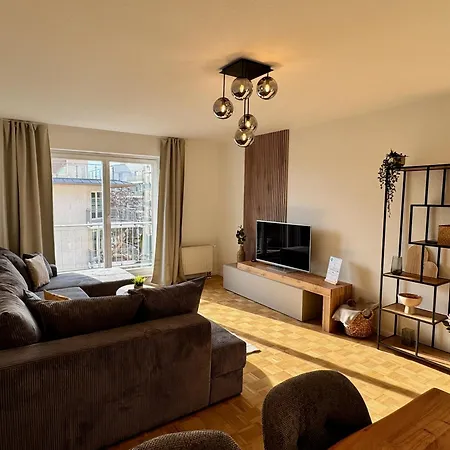 Business & Family Apartment, 90Qm, Lift, Tg & Balkon マクデブルク