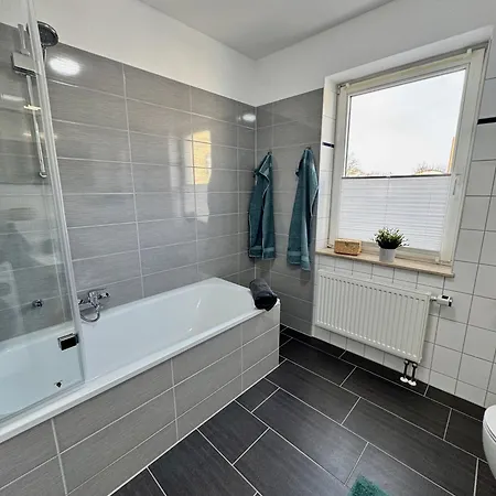 Apartment Business & Family Apartment, 90qm, Lift, Tg & Balkon Magdeburg