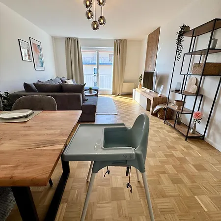 Business & Family Apartment, 90qm, Lift, Tg & Balkon * Magdeburg