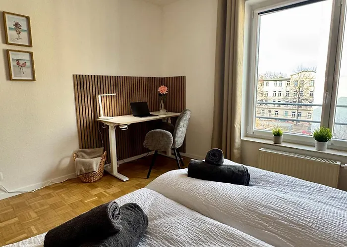 Business & Family Apartment, 90Qm, Lift, Tg & Balkon アパート *